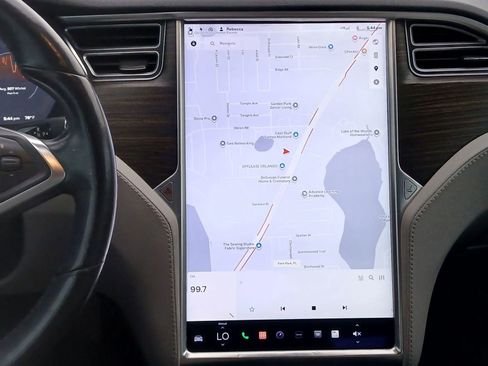 Used 2015 Tesla Model S 60 image 25