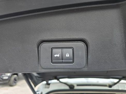 Used 2024 Nissan Rogue SV image 14