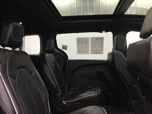 Used 2022 Chrysler Pacifica Limited w/ S Appearance Package FWD image 21