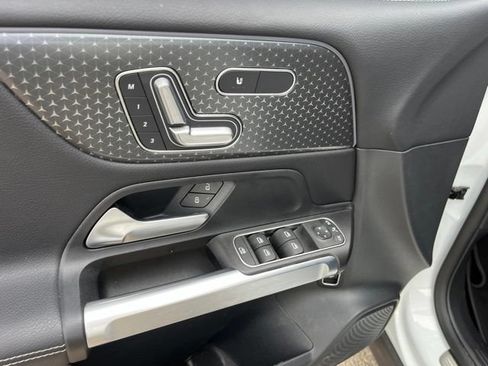 Used 2025 Mercedes-Benz GLB 250 4MATIC image 20