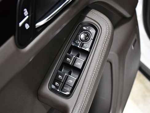 Used 2021 Porsche Macan image 18