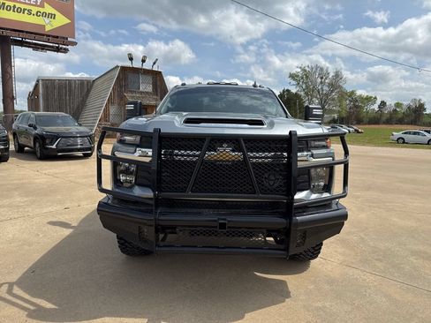 Used 2025 Chevrolet Silverado 2500 LT AWD/4WD image 2