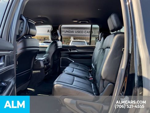 Used 2023 Jeep Wagoneer Series III w/ Preferred Equipment Group AWD/4WD image 12
