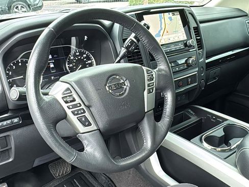 Used 2022 Nissan Titan SV w/ SV Convenience Package image 23