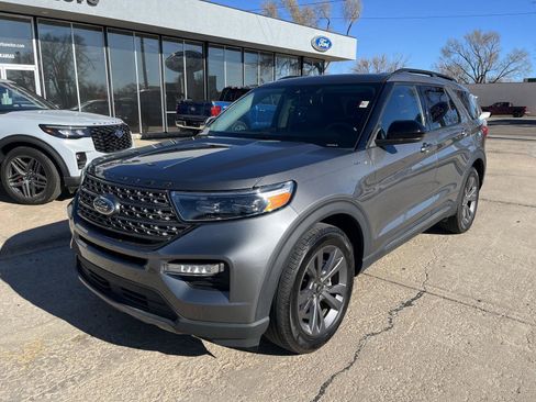 Used 2023 Ford Explorer XLT w/ Equipment Group 202A image 2