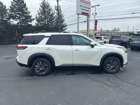 Certified 2023 Nissan Pathfinder SV w/ SV Premium Package AWD/4WD image 8