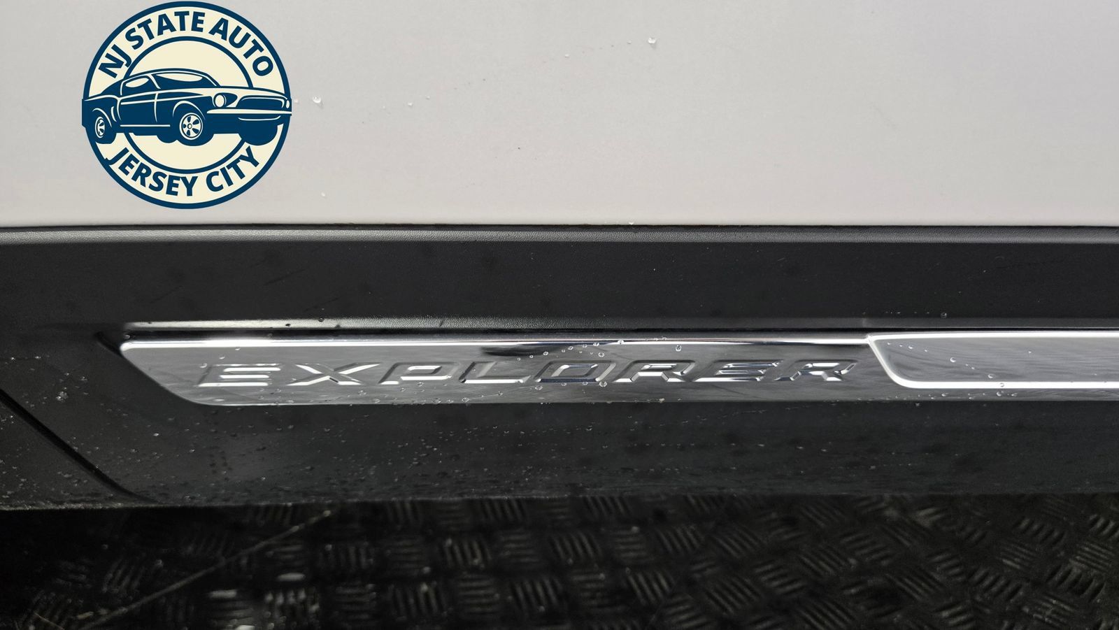 Used 2019 Ford Explorer XLT w/ Equipment Group 202A AWD/4WD image 33