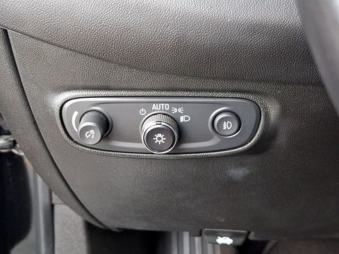 Used 2021 Chevrolet Equinox Premier FWD image 24