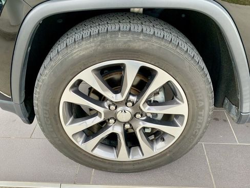 Used 2018 Jeep Grand Cherokee Limited image 11