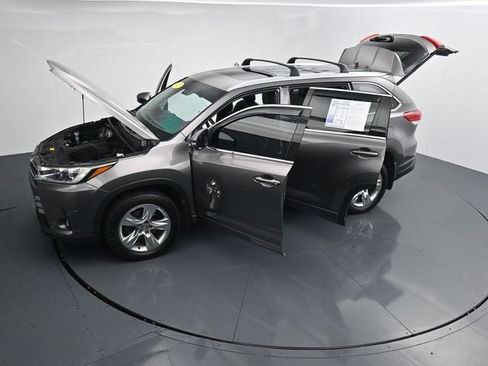 Used 2017 Toyota Highlander Limited AWD/4WD image 38