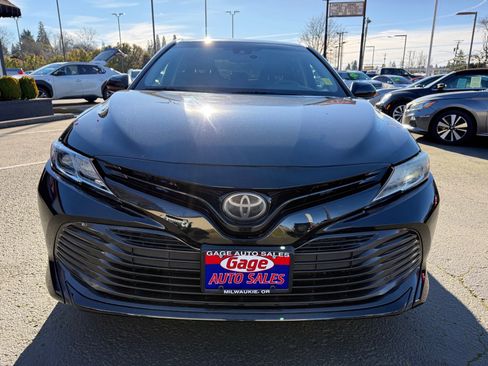 Used 2019 Toyota Camry LE FWD image 10