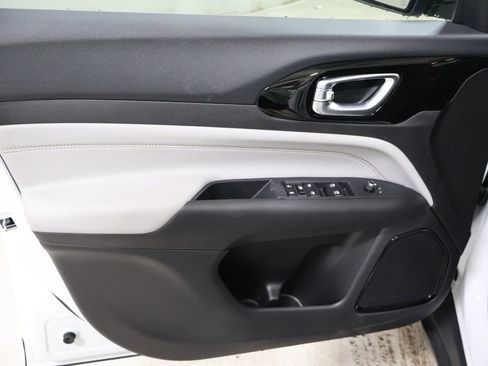 New 2026 Jeep Compass Limited image 11