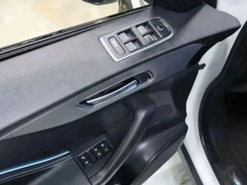 Used 2020 Jaguar F-PACE S image 11