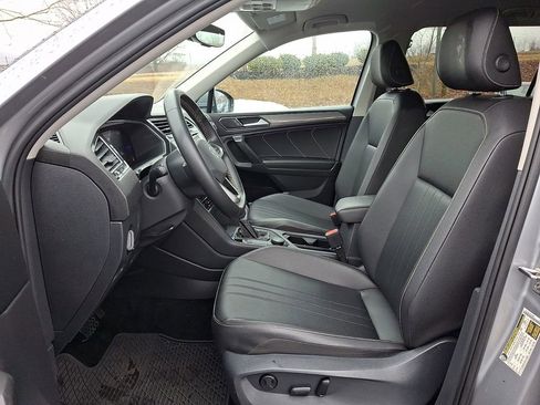 Used 2022 Volkswagen Tiguan SE image 16