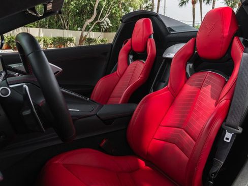 Used 2022 Chevrolet Corvette Stingray Premium Conv w/ Z51 Performance Package RWD image 13