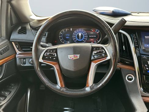 Used 2019 Cadillac Escalade Luxury RWD image 12