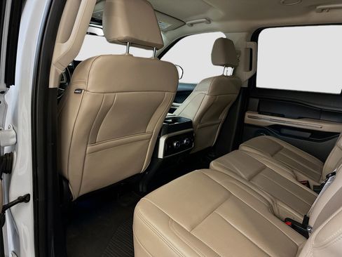 Used 2024 Ford Expedition Max XLT image 28