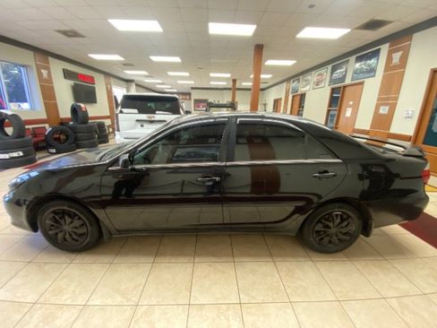 Used 2006 Toyota Camry LE FWD image 2