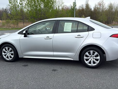 Used 2022 Toyota Corolla LE FWD image 11