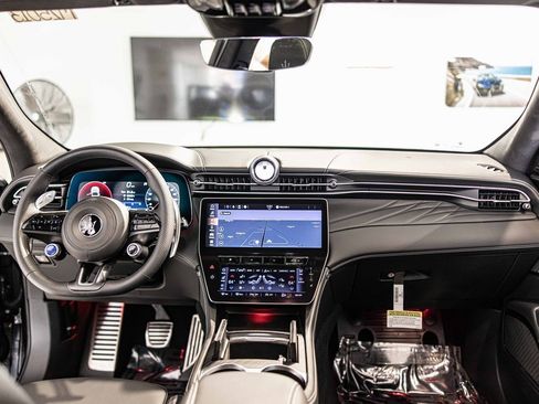 New 2025 Maserati Grecale Modena image 35