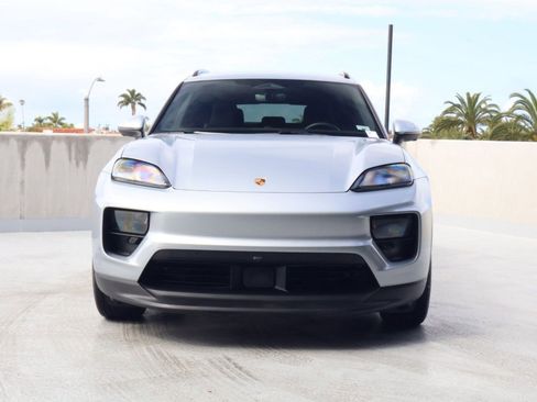 Certified 2025 Porsche Macan Electric RWD image 6