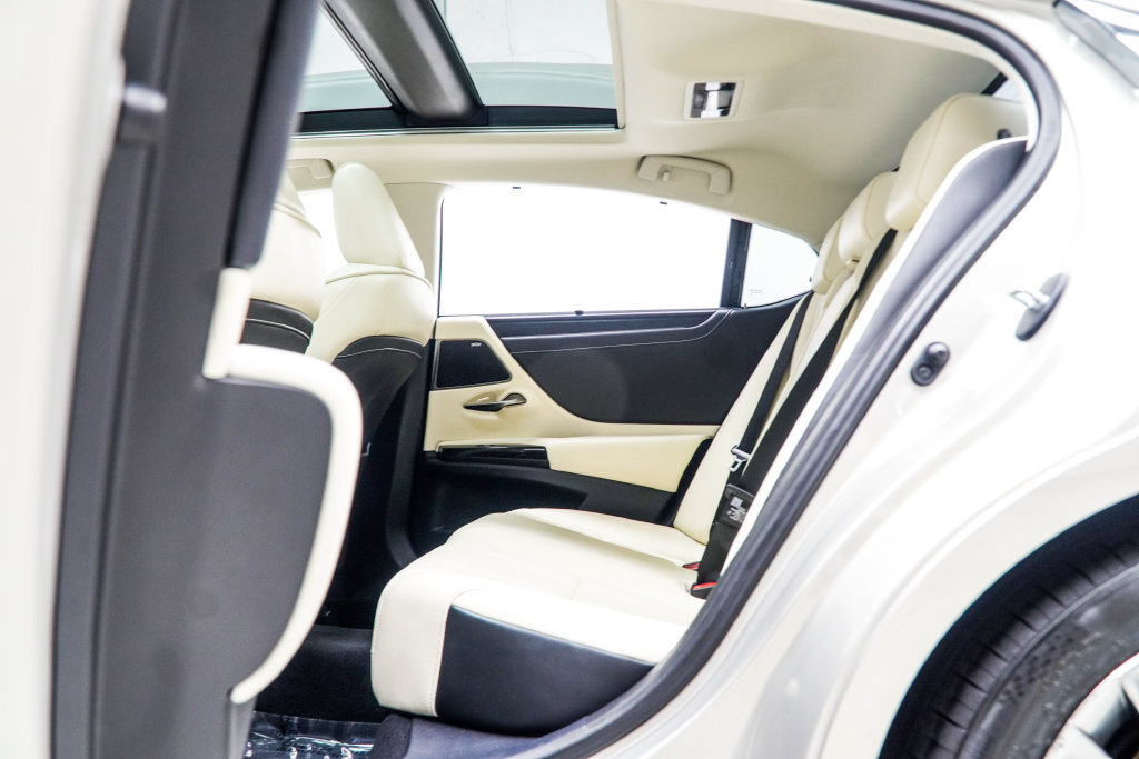 Used 2022 Lexus ES 350 Ultra Luxury w/ Accessory Package 2 FWD image 43