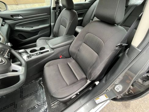 Used 2025 Nissan Altima 2.5 SV FWD image 36