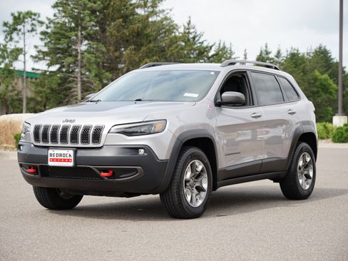 Used 2019 Jeep Cherokee Trailhawk w/ Cold Weather Group AWD/4WD image 7