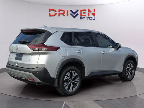 Used 2023 Nissan Rogue SV FWD image 5