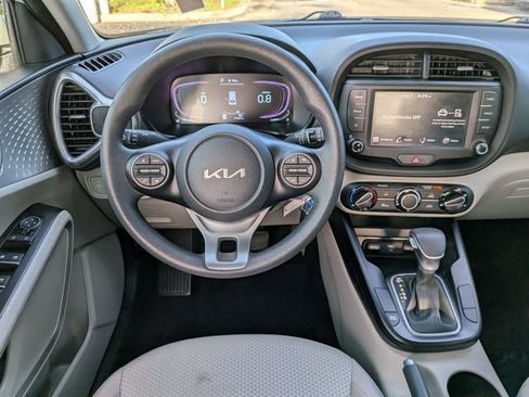 Certified 2025 Kia Soul LX w/ LX Technology Package FWD image 16