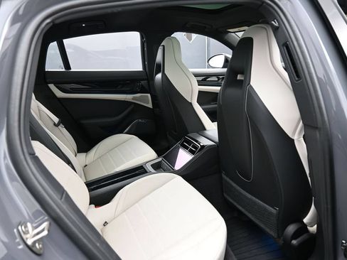 Certified 2025 Porsche Panamera 4S AWD/4WD image 30