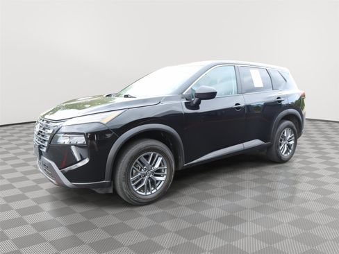 Used 2024 Nissan Rogue S AWD/4WD image 2
