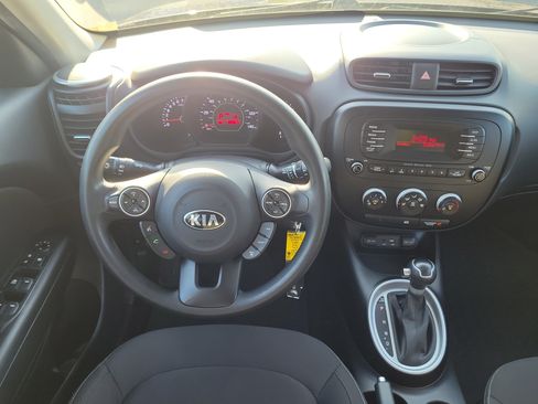 Used 2016 Kia Soul FWD image 18