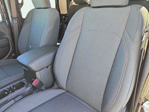 New 2025 Jeep Gladiator Sport image 16