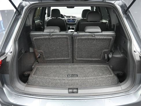 Used 2021 Volkswagen Tiguan SE R-Line image 24