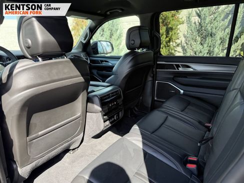 Used 2025 Jeep Wagoneer 4WD image 40