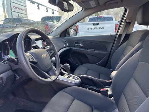Used 2016 Chevrolet Cruze LT image 11