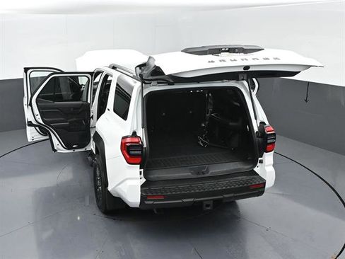 Used 2025 Toyota 4Runner SR5 AWD/4WD image 50