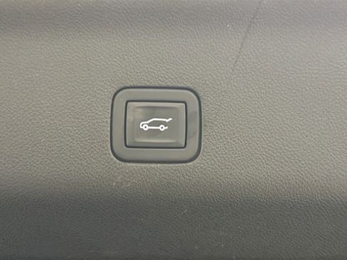 Used 2023 Cadillac Escalade ESV Premium Luxury AWD/4WD image 30