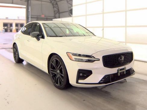 Used 2024 Volvo S60 B5 Plus w/ Climate Package AWD/4WD image 4