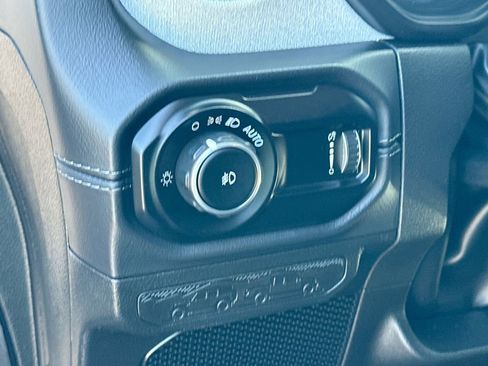 Used 2025 Jeep Wrangler Unlimited Sahara AWD/4WD image 10