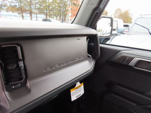 New 2025 Ford Bronco 4-Door image 12