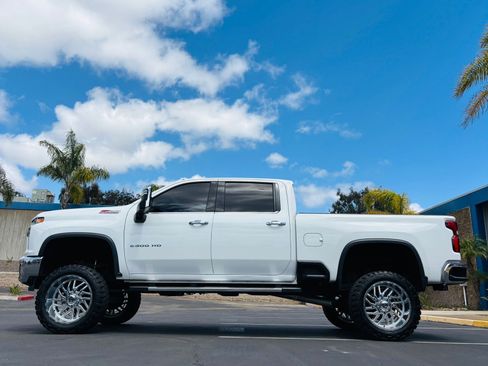 Used 2021 Chevrolet Silverado 2500 LTZ w/ LTZ Convenience Package AWD/4WD image 3
