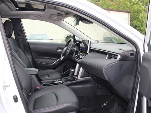 Used 2024 Toyota Corolla Cross XLE w/ Convenience Package FWD image 12