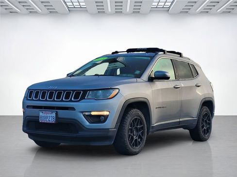 Used 2018 Jeep Compass Latitude w/ Popular Equipment Group AWD/4WD image 9