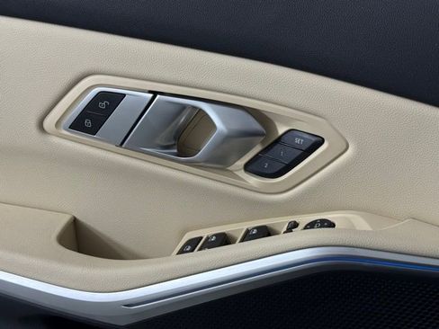 Used 2023 BMW 330i Sedan w/ Premium Package image 14