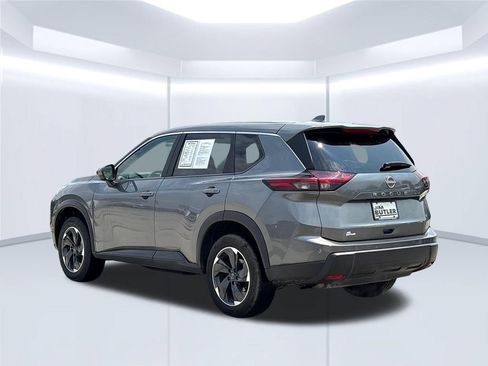 Used 2025 Nissan Rogue SV FWD image 4