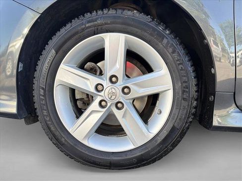 Used 2012 Toyota Camry SE w/ Leather Pkg FWD image 9