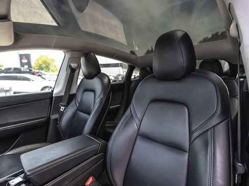 Used 2021 Tesla Model Y Long Range AWD/4WD image 15