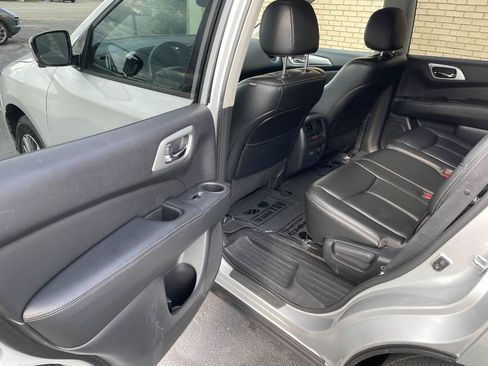 Used 2017 Nissan Pathfinder SL w/ SL Tech Package AWD/4WD image 19
